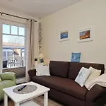Strandstrasse 32 23 *