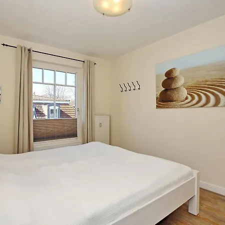 Strandstrasse 32 23 *